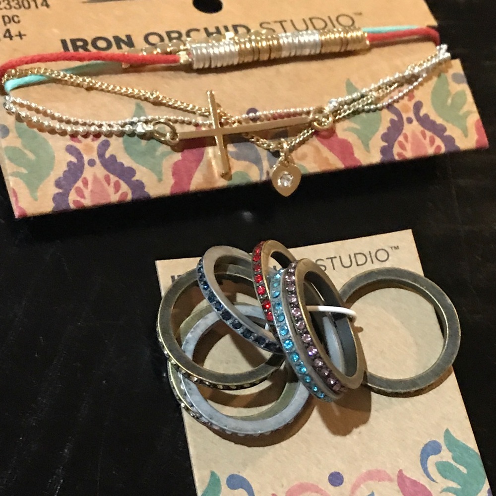 Brand New set of 8 rings and layered Bracelet